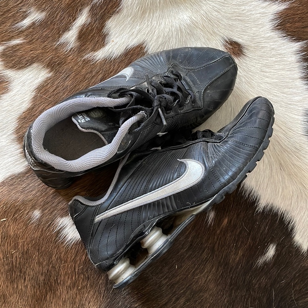 Black Nike shox